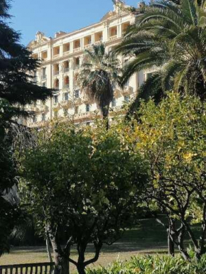 IMPERIAL PALACE Bord de Mer